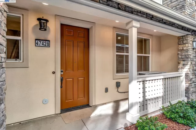 MLS: 40973384 Condo For Sale