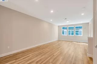 Photo #5: 40976030 Listing