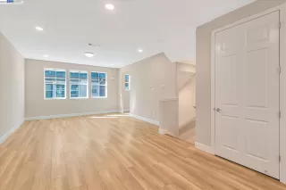 Photo #6: 40976030 Listing