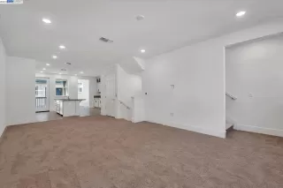 Photo #5: 40981710 Listing 