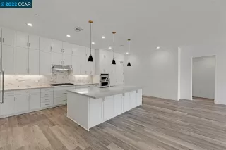 Photo #6: 40982558 Listing 