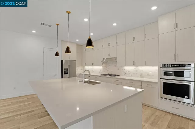 MLS: 40983368 Condo For Sale