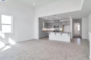 Photo #3: 40990022 Listing