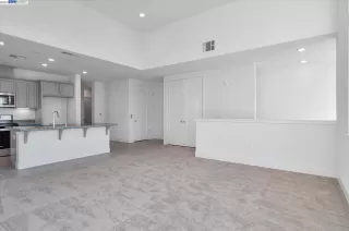 Photo #4: 40990022 Listing