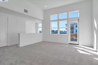 Photo #5: 40990022 Listing