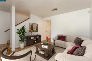 Photo #4: 40993129 Listing