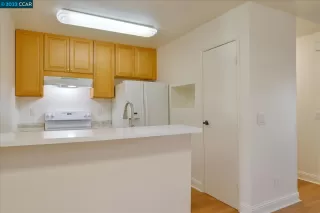 Photo #4: 40999120 Listing
