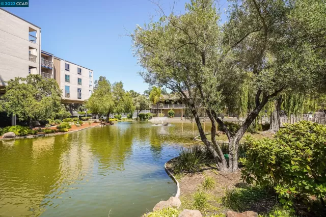 MLS: 41001547 Condo For Sale