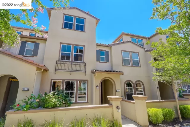 MLS: 41007541 Condo For Sale