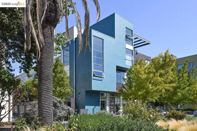 MLS: 41007743 Condo For Sale