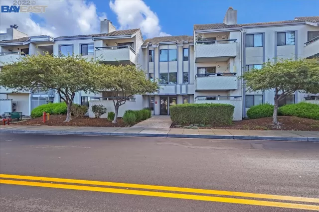 MLS: 41009126 Condo For Sale