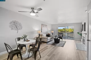 Photo #6: 41010034 Listing