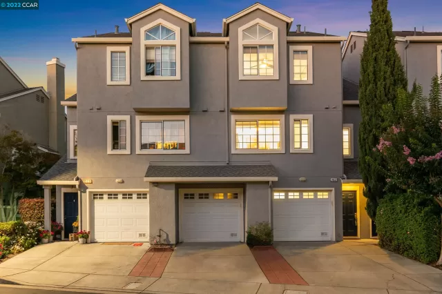 MLS: 41010132 Condo For Sale