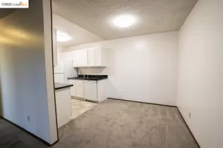 Photo #1: 41012632 Listing