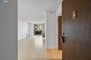 Photo #6: 41012900 Listing