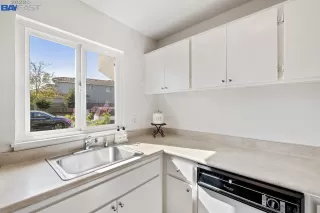 Photo #5: 41012980 Listing 