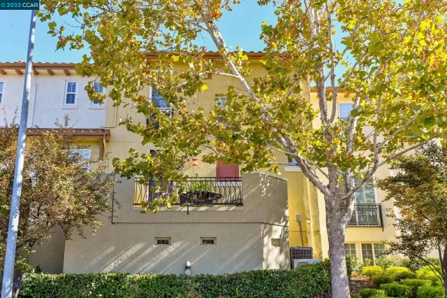 MLS: 41012985 Condo For Sale