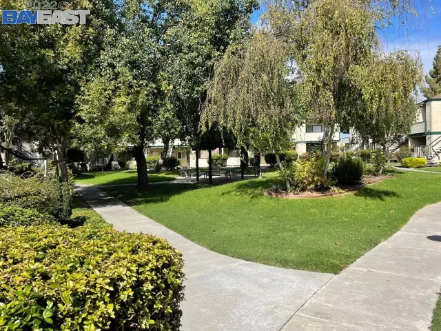 MLS: 41013371 Condo For Sale