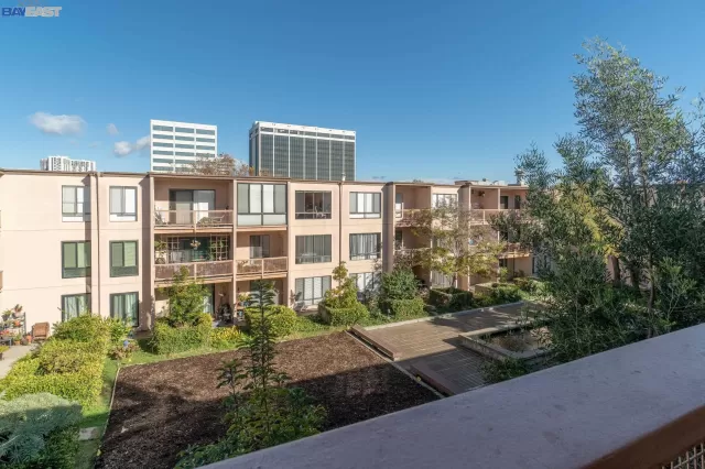 MLS: 41013379 Condo For Sale