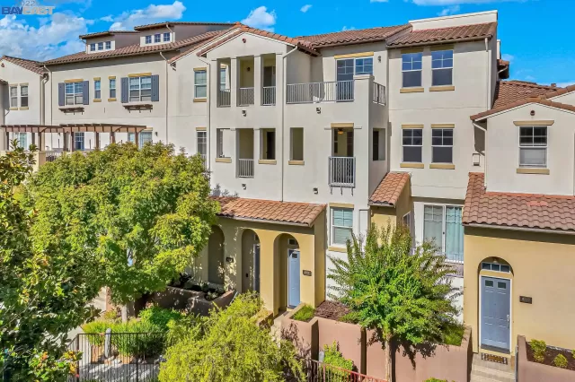 MLS: 41013697 Condo For Sale