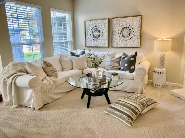 MLS: 41013808 Condo For Sale