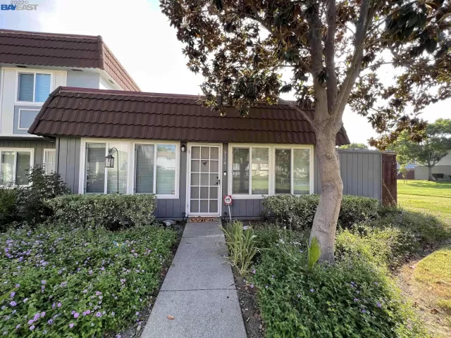 MLS: 41014050 Condo For Sale