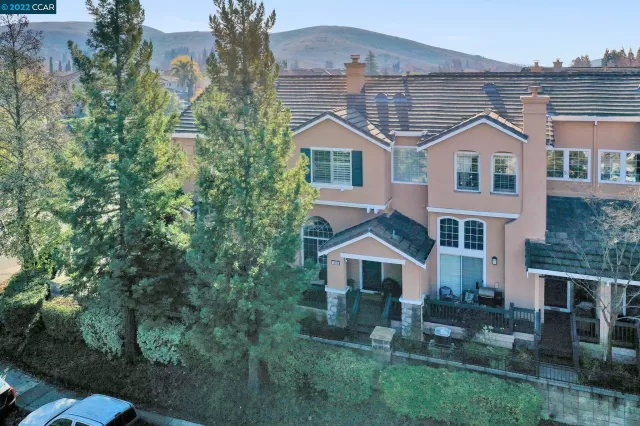 MLS: 41015046 Condo For Sale