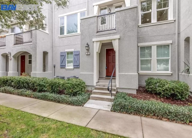 MLS: 41015371 Condo For Sale