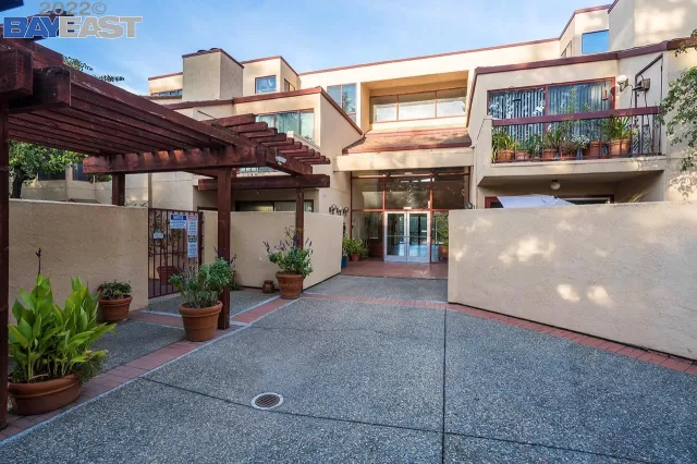 MLS: 41015628 Condo For Sale