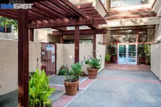 Photo #1: 41015628 Listing 