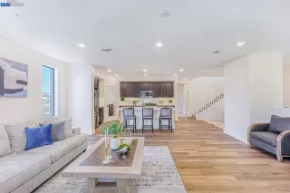 Photo #6: 41015763 Listing 