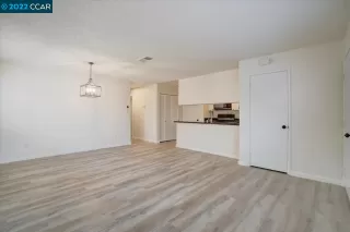 Photo #5: 41015779 Listing