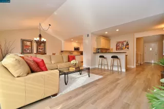 Photo #2: 41015893 Listing 