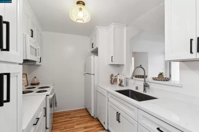 MLS: 41015990 Condo For Sale