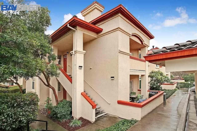 MLS: 41016098 Condo For Sale