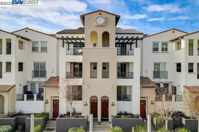 MLS: 41016516 Condo For Sale