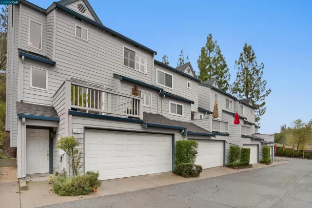 MLS: 41016518 Condo For Sale