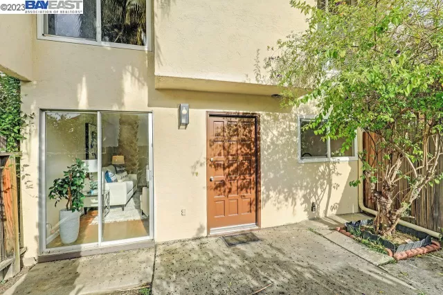 MLS: 41016548 Condo For Sale