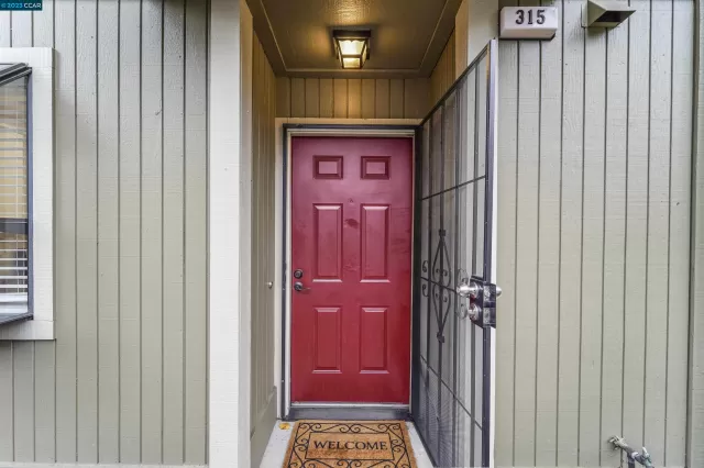 MLS: 41016553 Condo For Sale