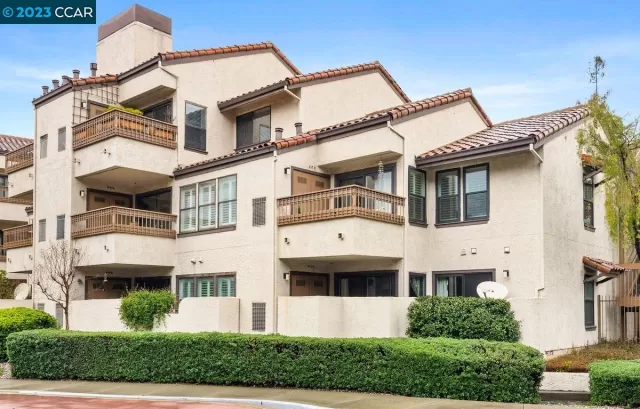 MLS: 41016557 Condo For Sale