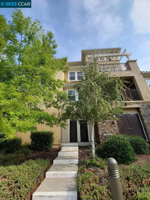 MLS: 41016849 Condo For Sale