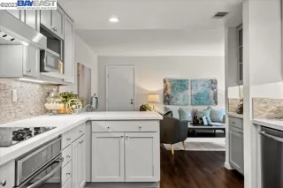 Photo #6: 41016943 Listing