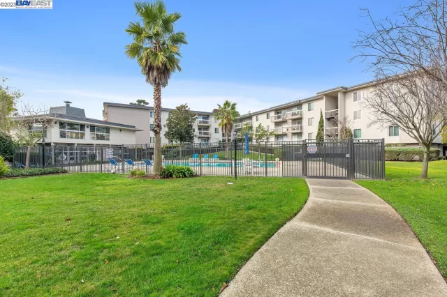 MLS: 41017052 Condo For Sale