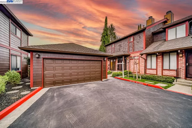 MLS: 41017102 Condo For Sale