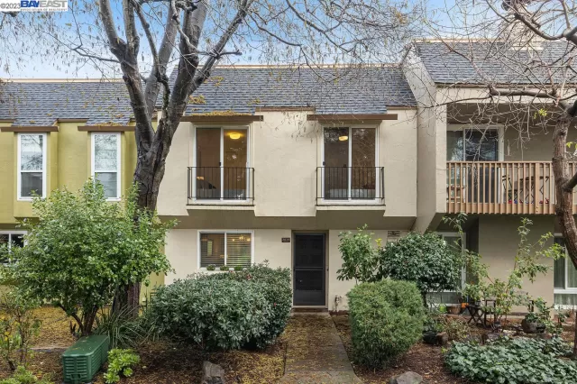 MLS: 41017131 Condo For Sale