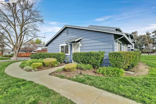 MLS: 41017300 Condo For Sale