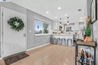 Photo #6: 41017300 Listing