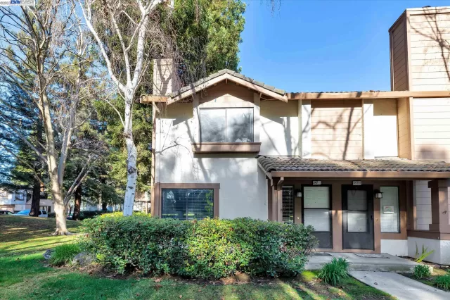 MLS: 41017308 Condo For Sale