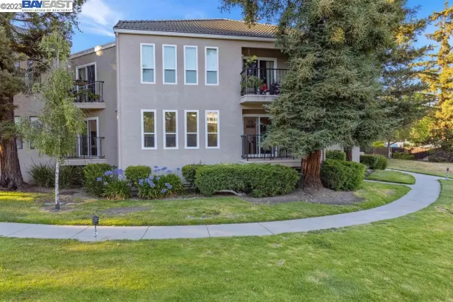 MLS: 41017382 Condo For Sale