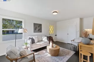 Photo #6: 41017441 Listing